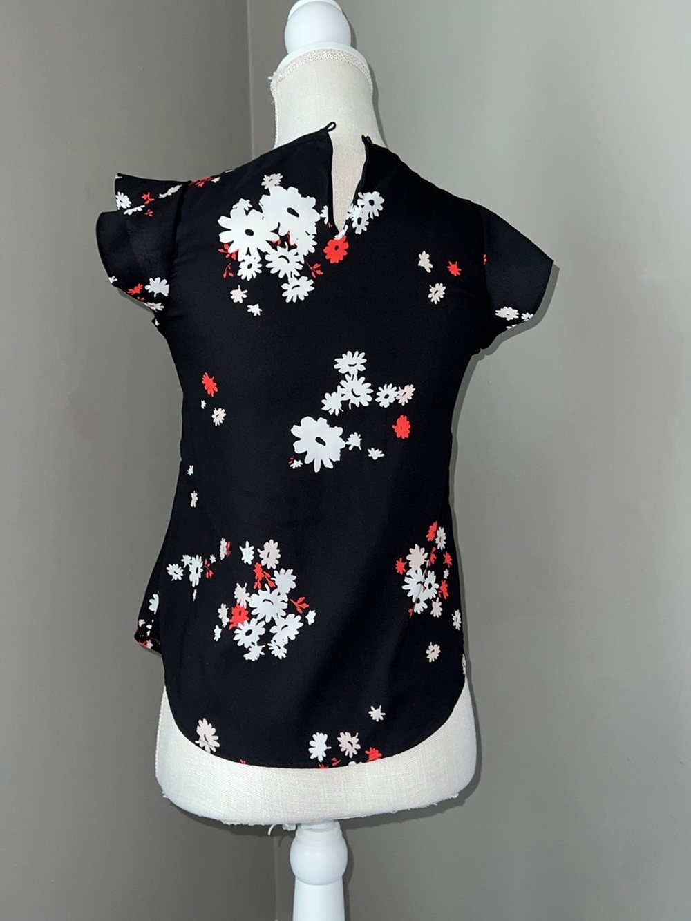 Ann Taylor Black Floral Cap-Sleeve Women's Top - White & Red Daisy Print XXSP - Picture 3 of 5